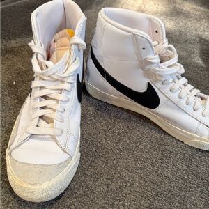 Nike Blazer Mid '77 Vintage Hi Top women shoes size 8
